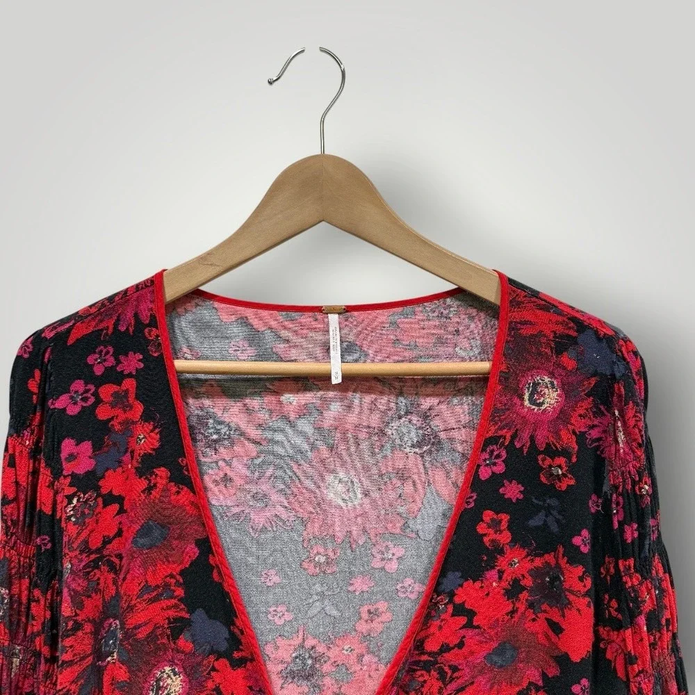 Free People Red Black Floral Tie Front Cropped Blouse Bell Sleeve Sz‎ M